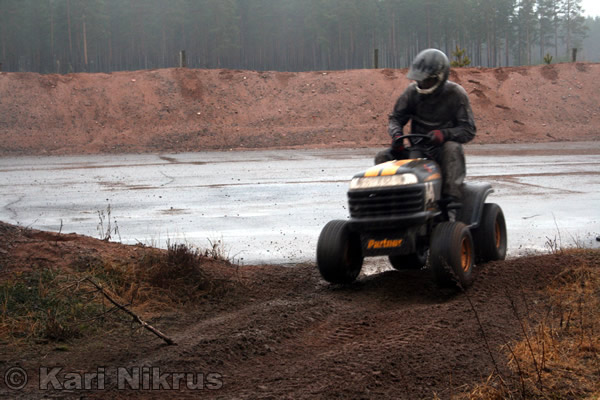 Ruohonleikkureiden 3h kest�vyysajot 05.04.2008