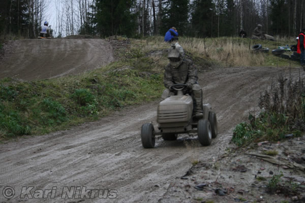 Ruohonleikkureiden 3h kest�vyysajot 8.11.2008