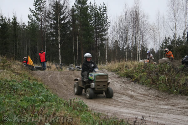 Ruohonleikkureiden 3h kest�vyysajot 8.11.2008