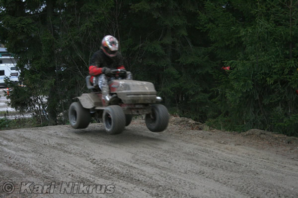 Ruohonleikkureiden 3h kest�vyysajot 8.11.2008