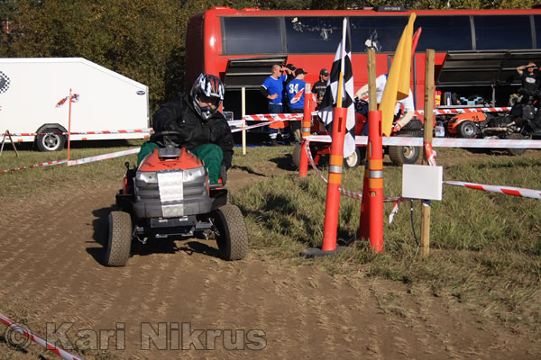 Ruohonleikkureiden 3h kest�vyysajot 2.10.2010