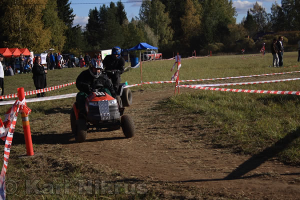 Ruohonleikkureiden 3h kest�vyysajot 2.10.2010