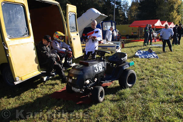 Ruohonleikkureiden 3h kest�vyysajot 2.10.2010