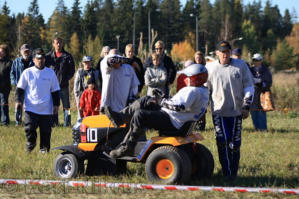 Ruohonleikkureiden 3h kest�vyysajot 2.10.2010