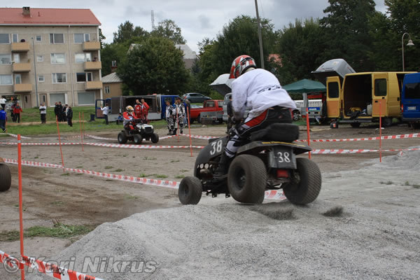 Ruohonleikkureiden 3h kest�vyysajot 28.8.2010