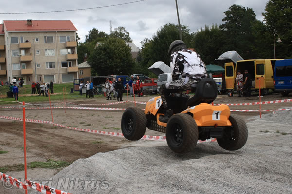 Ruohonleikkureiden 3h kest�vyysajot 28.8.2010